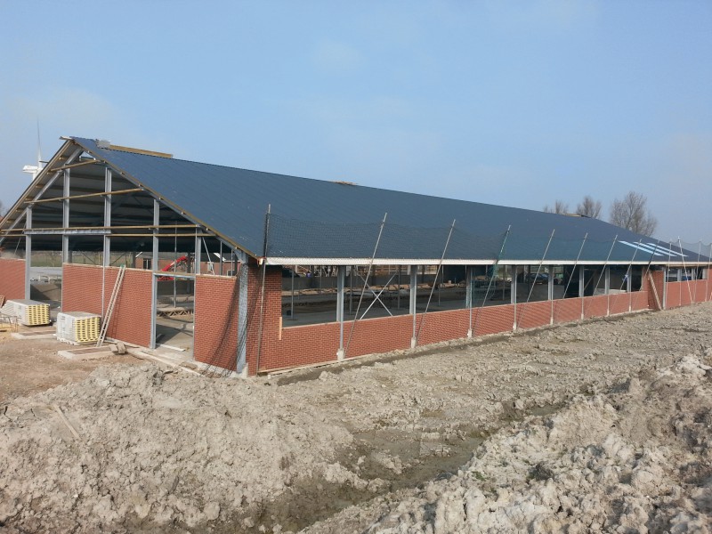 Ligboxstal in aanbouw door Aannemersbedrijf A. Fekken B.V.